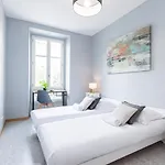 Large 3 Bdr Center *