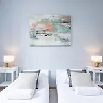 Large 3 Bdr Center * Nice