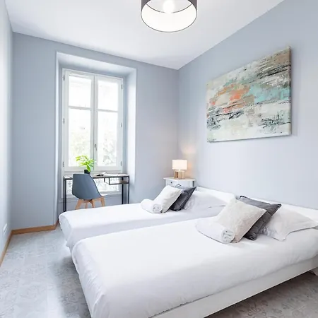 Large 3 Bdr Center *