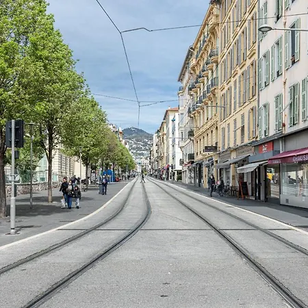 Large 3 Bdr Center Appartement *