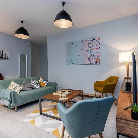 Apartment Large 3 Bdr Center