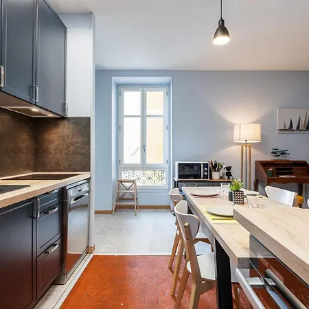 Large 3 Bdr Center * Νίκαια