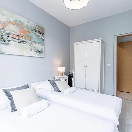 Apartment Large 3 Bdr Center