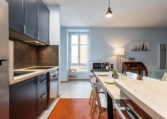 Large 3 Bdr Center * Nice