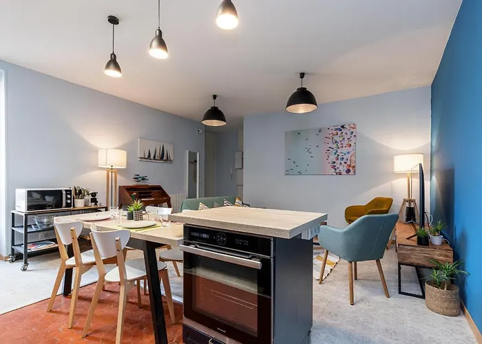 Large 3 Bdr Center
