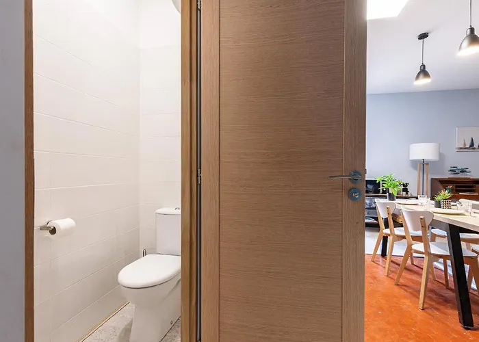 Large 3 Bdr Center Апартаменты Ницца