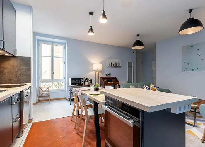 Large 3 Bdr Center