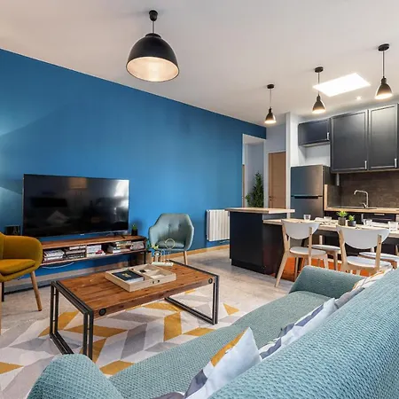 Large 3 Bdr Center Apartamento Nice