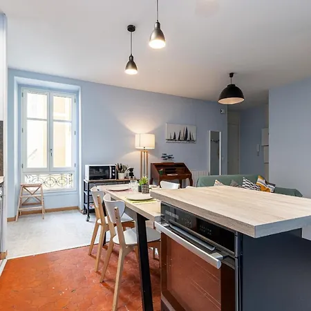 Large 3 Bdr Center