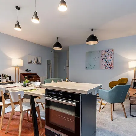 Large 3 Bdr Center
